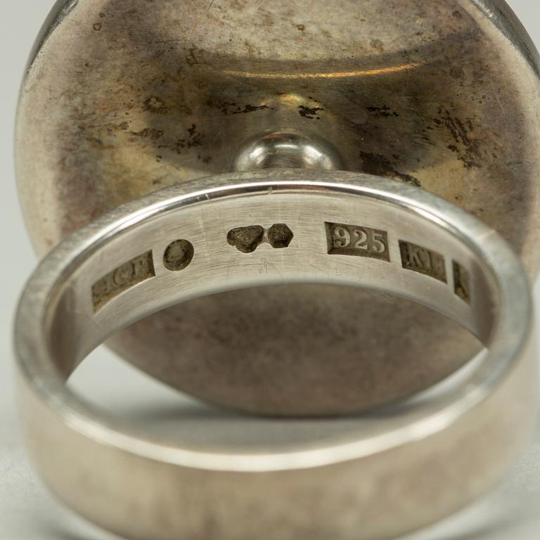 RING, sterlingsilver med dalmatiner jaspis, Sigurd Persson, Stockholm, 1984. Vikt ca 18 g.