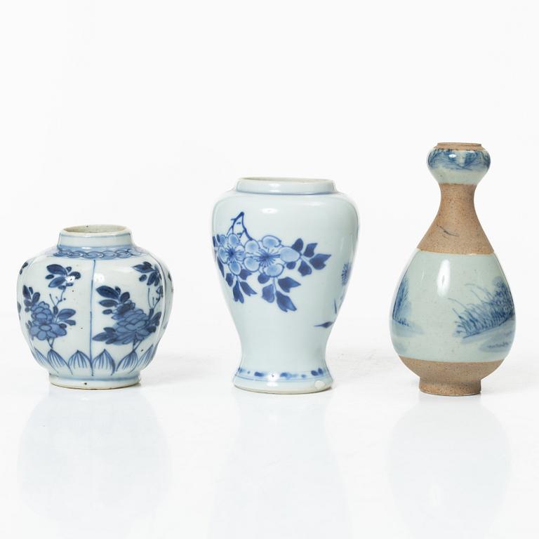 Miniatyrer, fem stycken, porslin. Qingdynastin, 1700-tal.