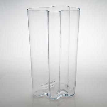 Alvar Aalto, a 21st century '0551' unsigned vase for Iittala.