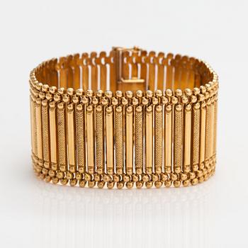 An 18K gold bracelet. Vicenza, Italy. Mid 20th century.