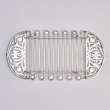 A silver asparagus cradle by W.A. Bolin, Moscow 1912-17.