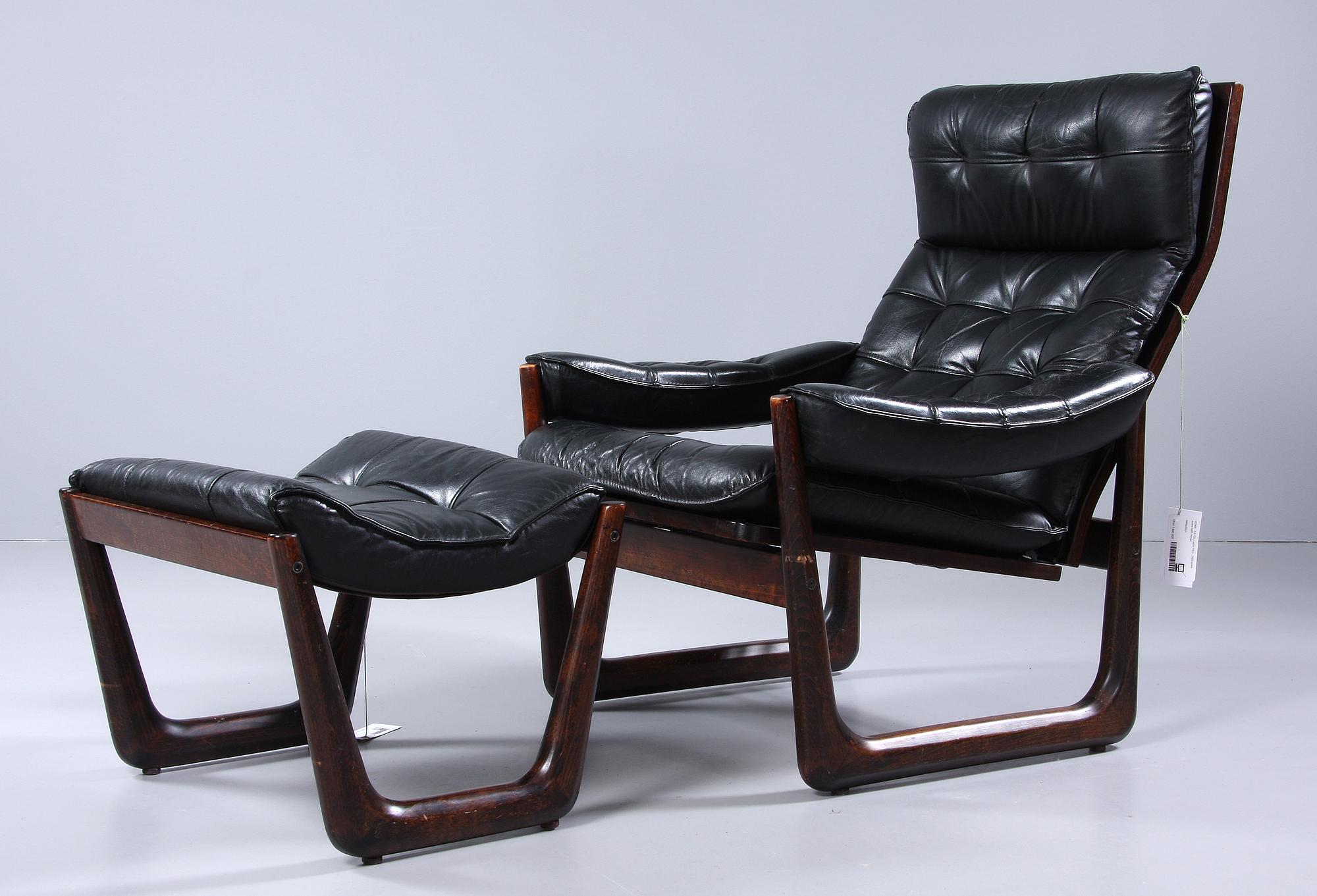 FÅTÖLJ samt PALL, Vad trevare fabrikk, Stordal, Norge, 1900-talets andra hälft.