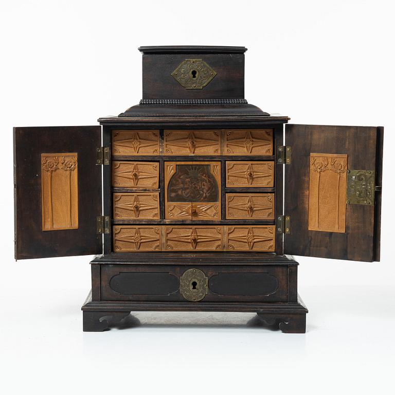 Kabinettskåp, barockstil, tidigt 1900-tal.
