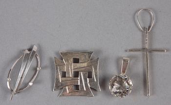 SMYCKEN, 4 st, silver och bergkristall. 1960-93.