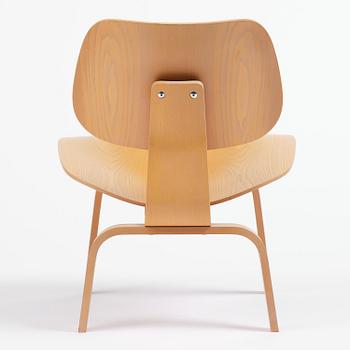 Charles & Ray Eames, a "Plywood Group LCW" easy chair, Vitra, 2015.