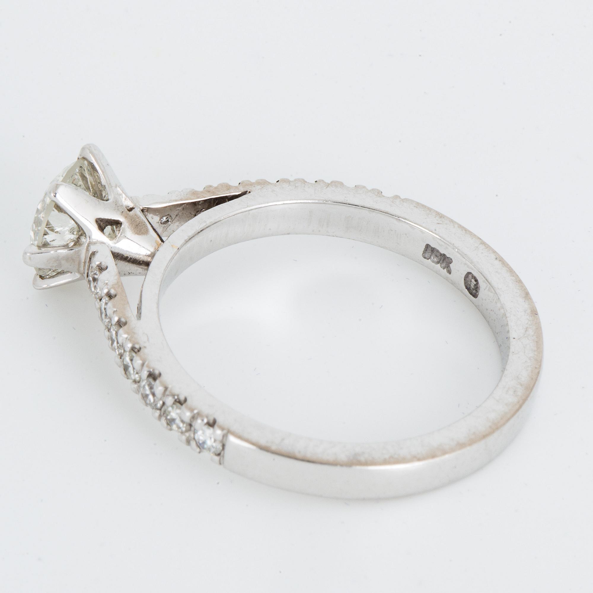 Circa 1.00 ct brilliant-cut diamond and circa 1.25 ct brilliant-cut diamond ring.
