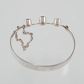 ARMRING, sterlingsilver med fasettslipad bergkristall, Salovaara, Turku, 1973. Vikt 11,7 gram.