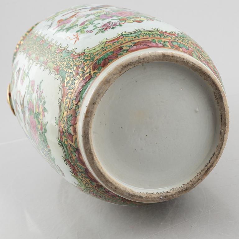 A porcelain vase, Canton, China, 19th century.