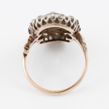 Ring 14K gold and silver with old-cut diamonds.