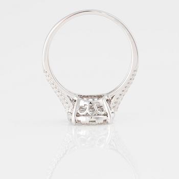 RING, med briljantslipade diamanter ca 1.00 ct.