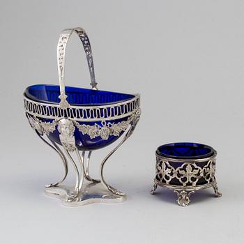 A bowl and a salt cellar, silver and glass. Northern Europe. 19th / 20th century.