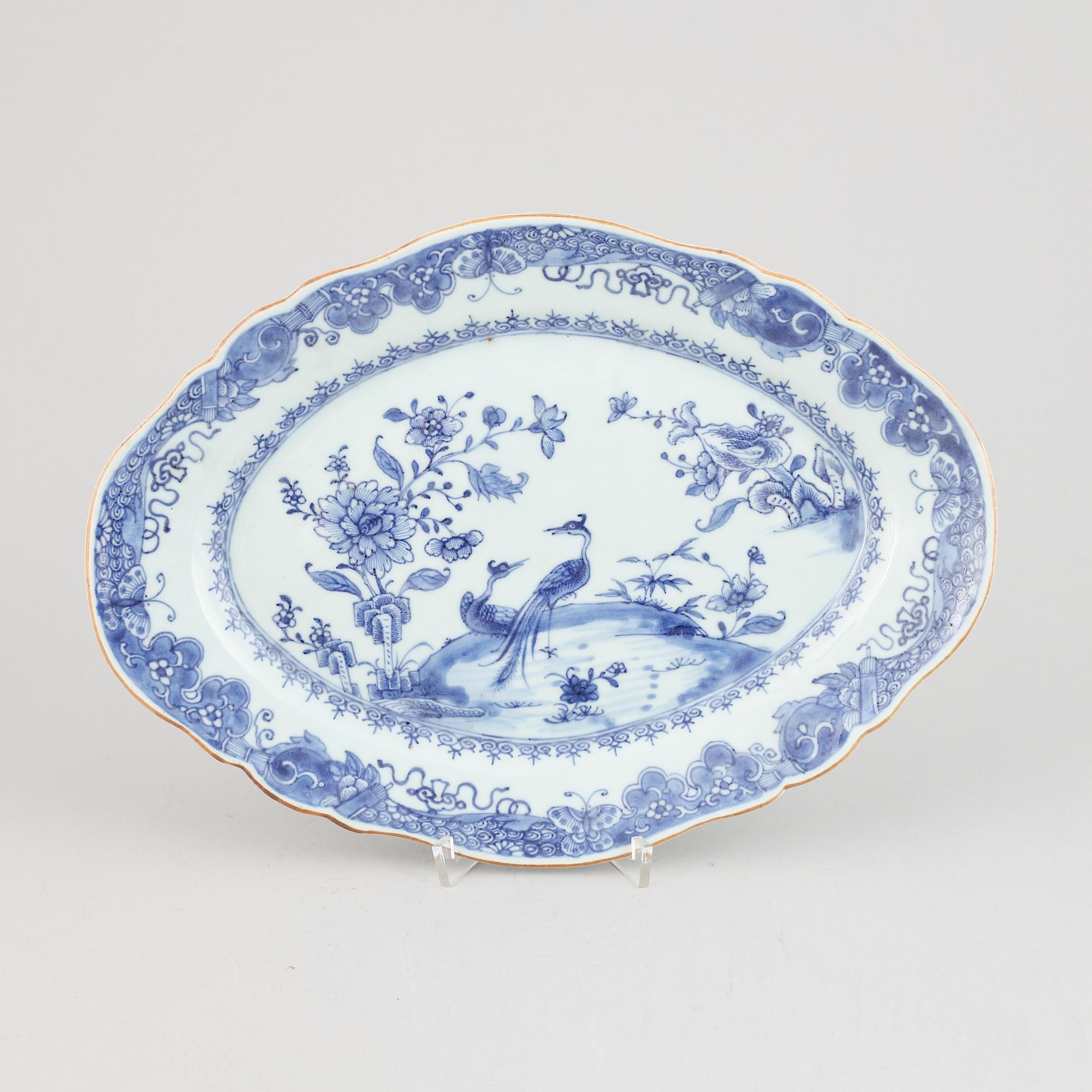 A Chinese blue and white porcelain dish, Qing dynasty, Qianlong (1736-95).