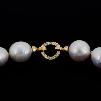 COLLIER, med odlade pärlor.