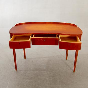 A dressing table mid 1900s.