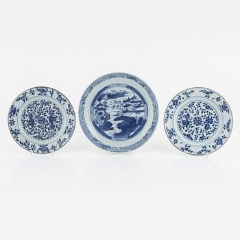 A pair of blue and white Chinese porcelain plates and a deep serving dish, Qing dynasty, 18th century.
