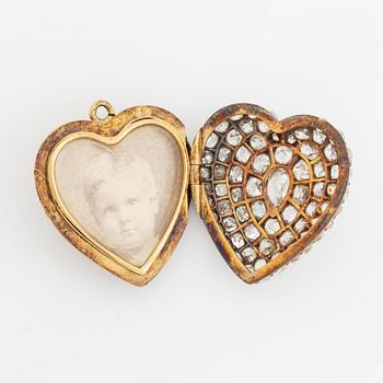 A pendant/locket in 18K gold set with old-cut diamonds, in the form of a heart.