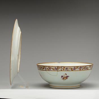 A pair of European subject famille rose punch bowls with stands, Qing dynasty, Jiaqing (1796-1820).