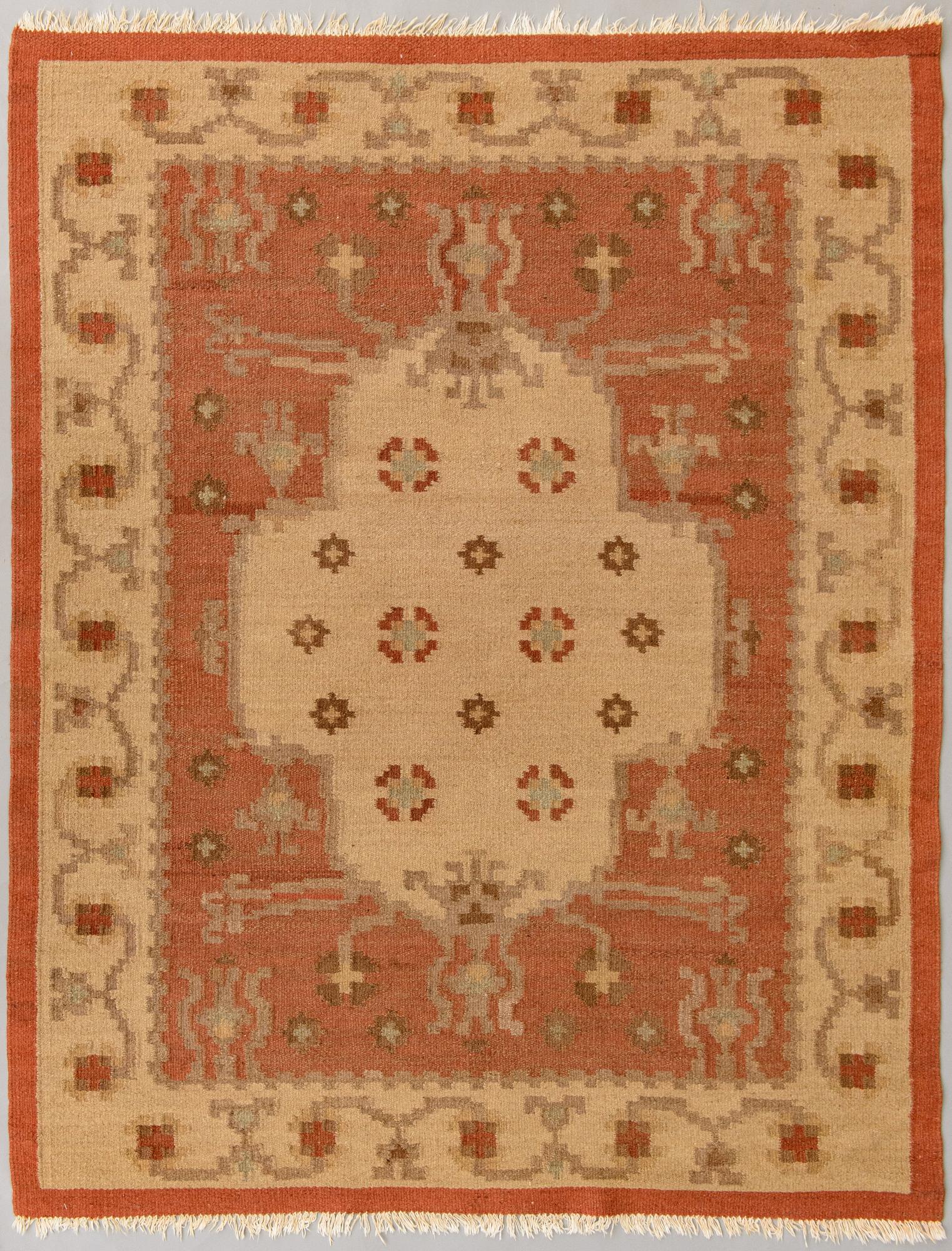 A 1920s Finnish flat weave carpet probably for Kotiteollisuus Oy Orkamo. Circa 205x155 cm.