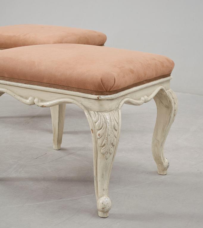 TABURETTER, ett par, rokokostil, 1800-tal.