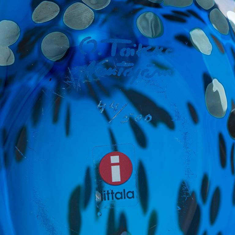 Oiva Toikka, glasfågel, signerad O. Toikka Nuutajärvi, numrerad 44/500.