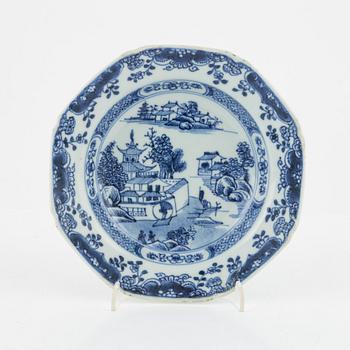 43 blue and white pieces to a dinner service, China, Qing dynasty, mostly Qianlong (1736-95).