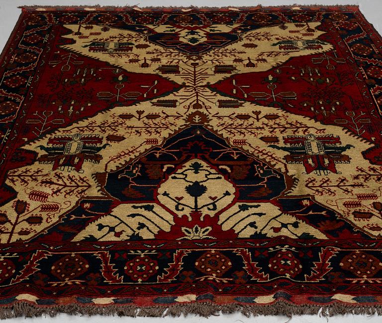 A CARPET, oriental, ca 276 x 203 cm.