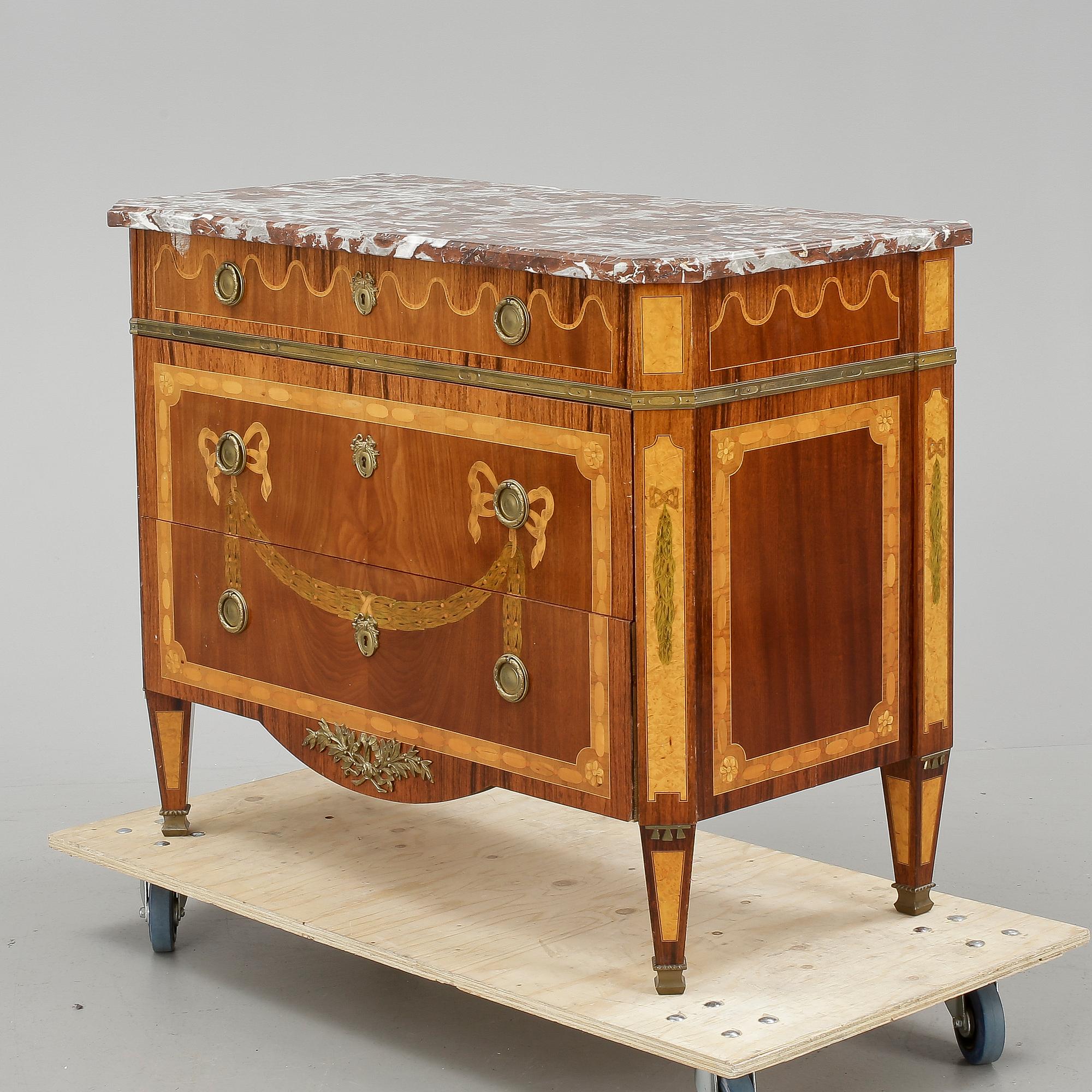 BYRÅ, gustaviansk stil, 1900-talets andra hälft.