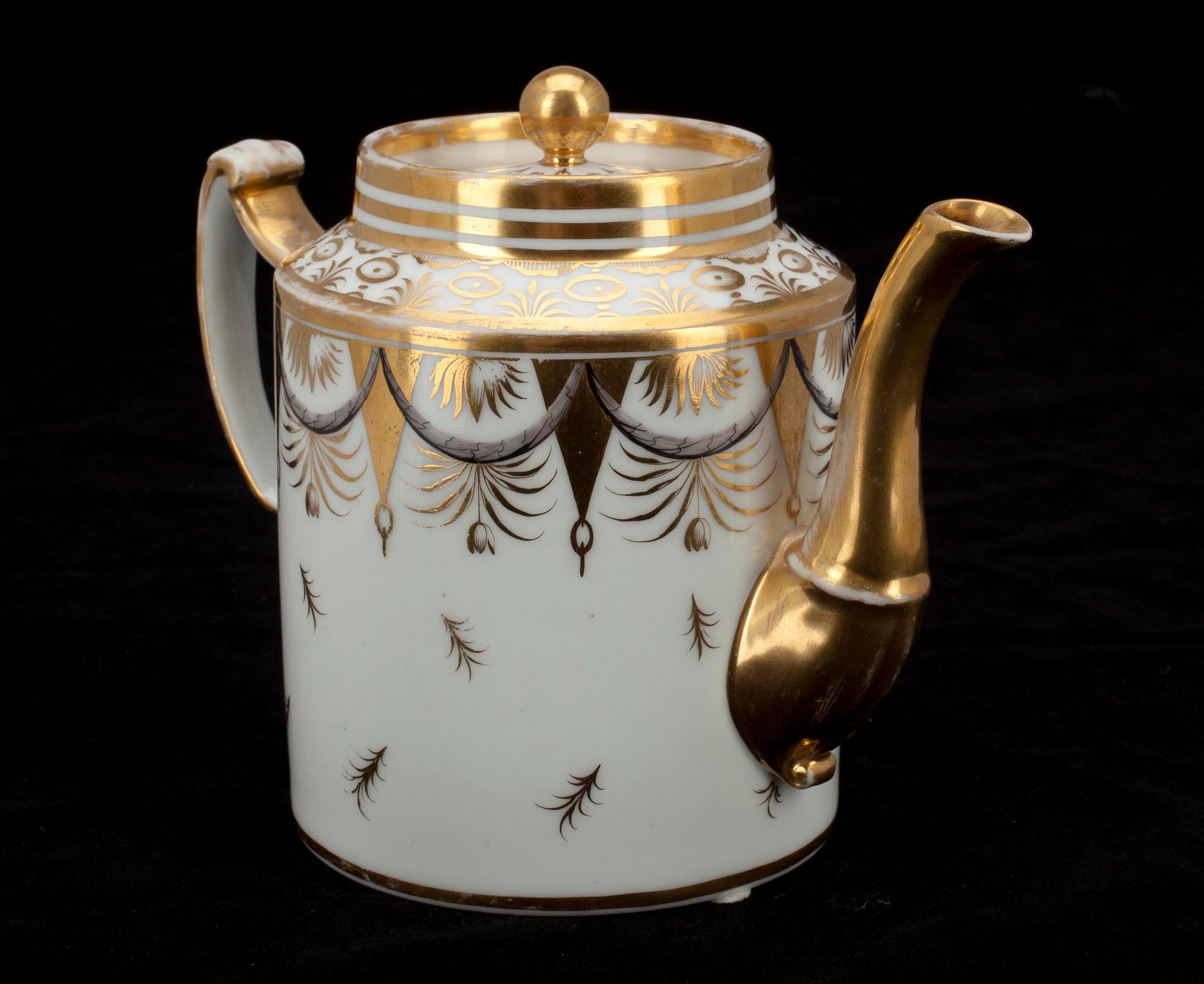 TEKANNA, porslin, sannolikt Frankrike, 1800-talets början.