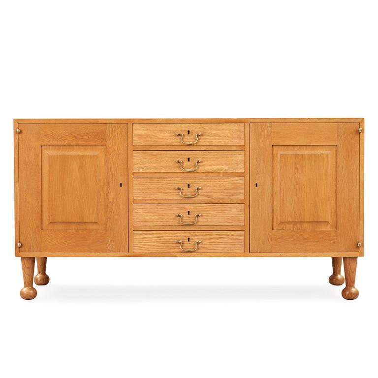 Josef Frank, an elm and mahogany sideboard, Svenskt Tenn, model 727, probably 1960's.