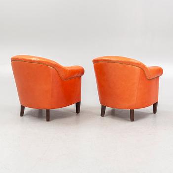 A pair of club armchairs, 20th Century.