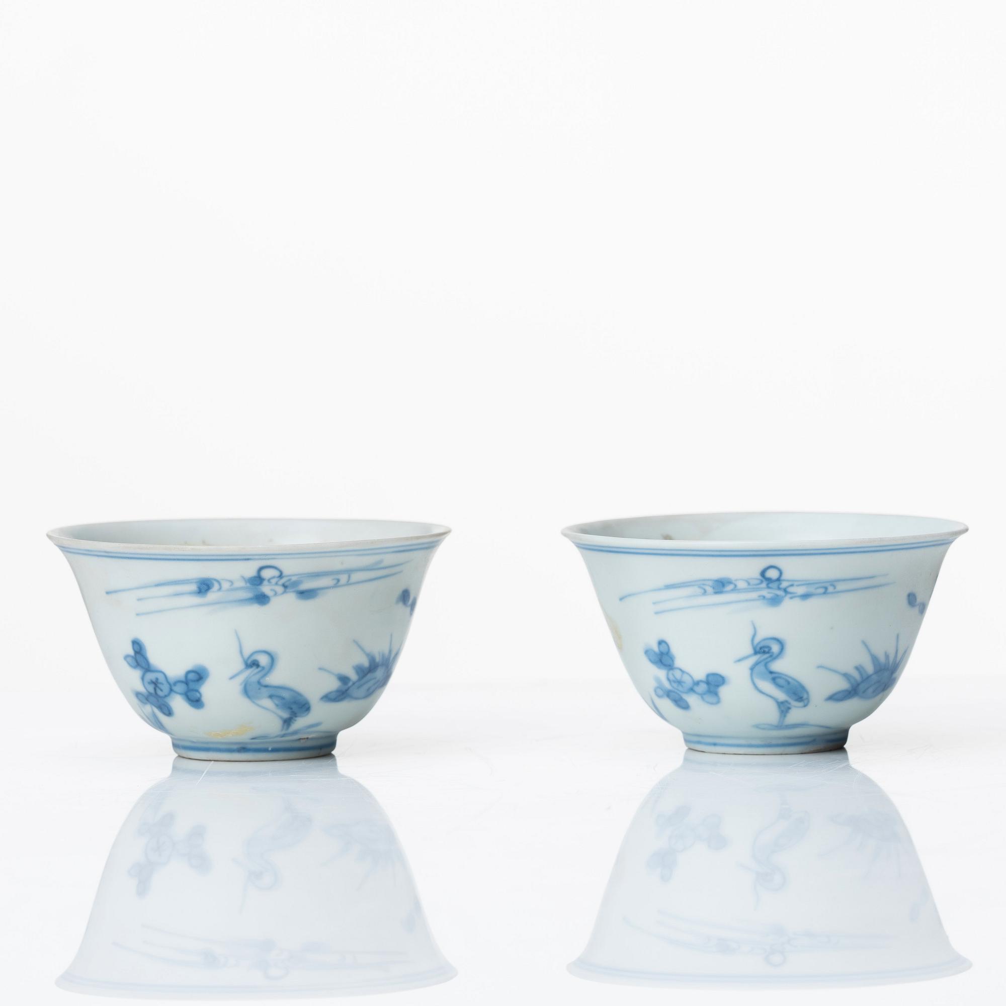 A pair of blue and white cups, Ming dynasty (1368-1644).
