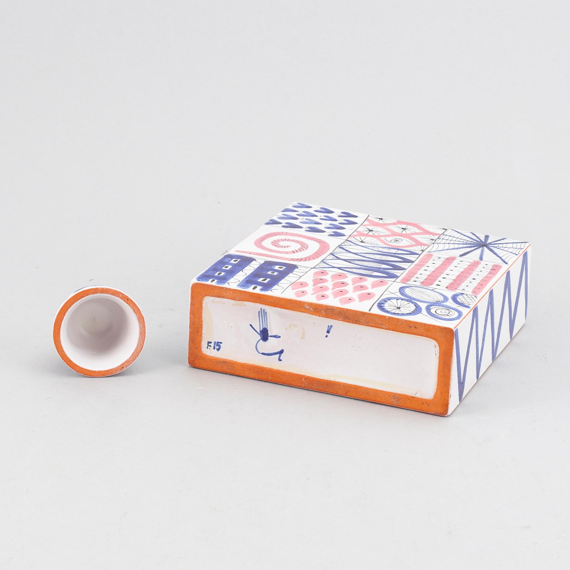 STIG LINDBERG, a faiance flask with cover, Gustavsberg Studio, mid 20th century.