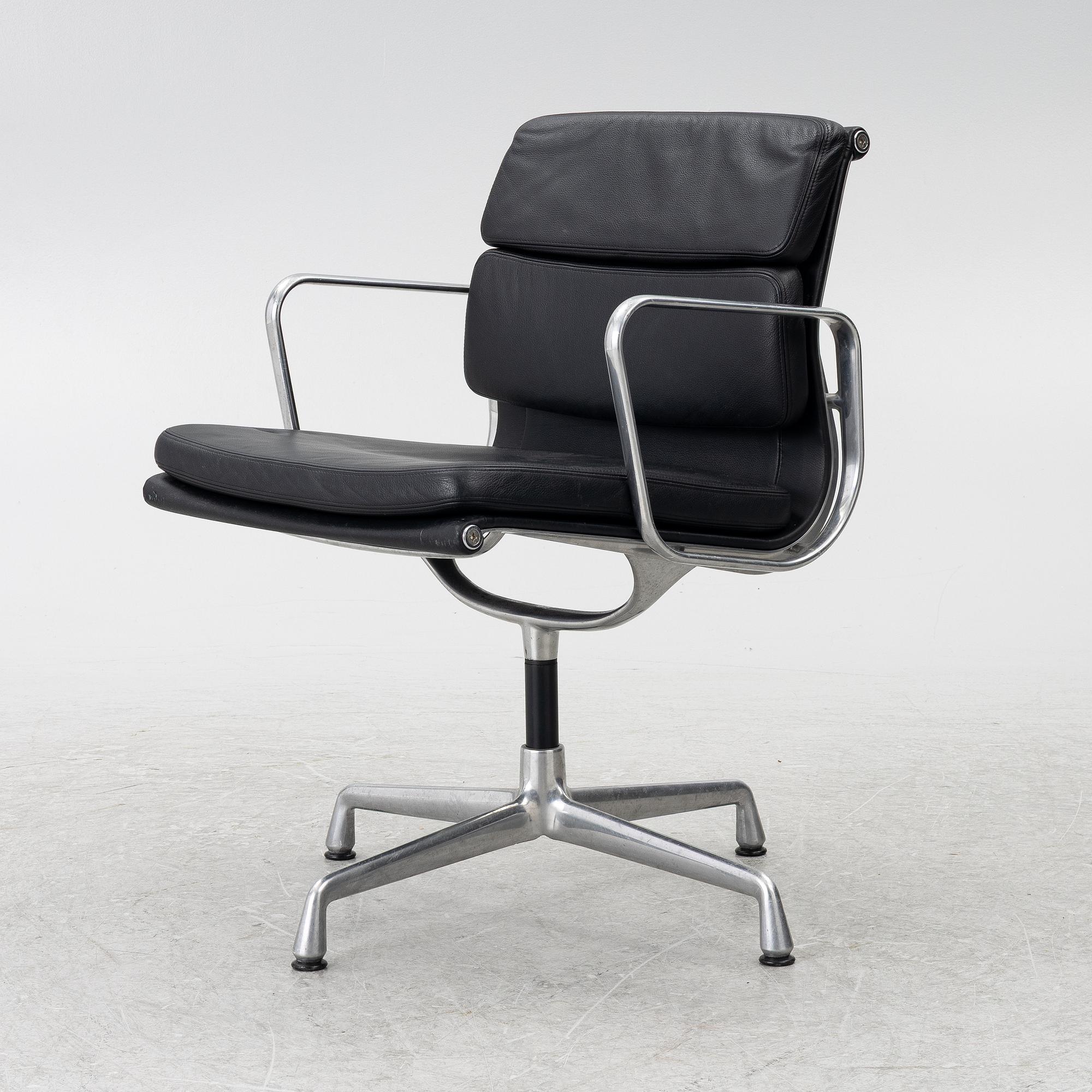 Charles & Ray Eames, Office chair, “EA208 Soft Pad Chair”, Vitra.