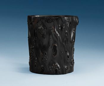 1487. A Zitan brush pot, late Qing dynasty.