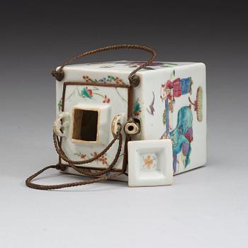 A teapot with cover and separate warmer, decorated with figures and flowers, Qing Dynasty, 19th Century.