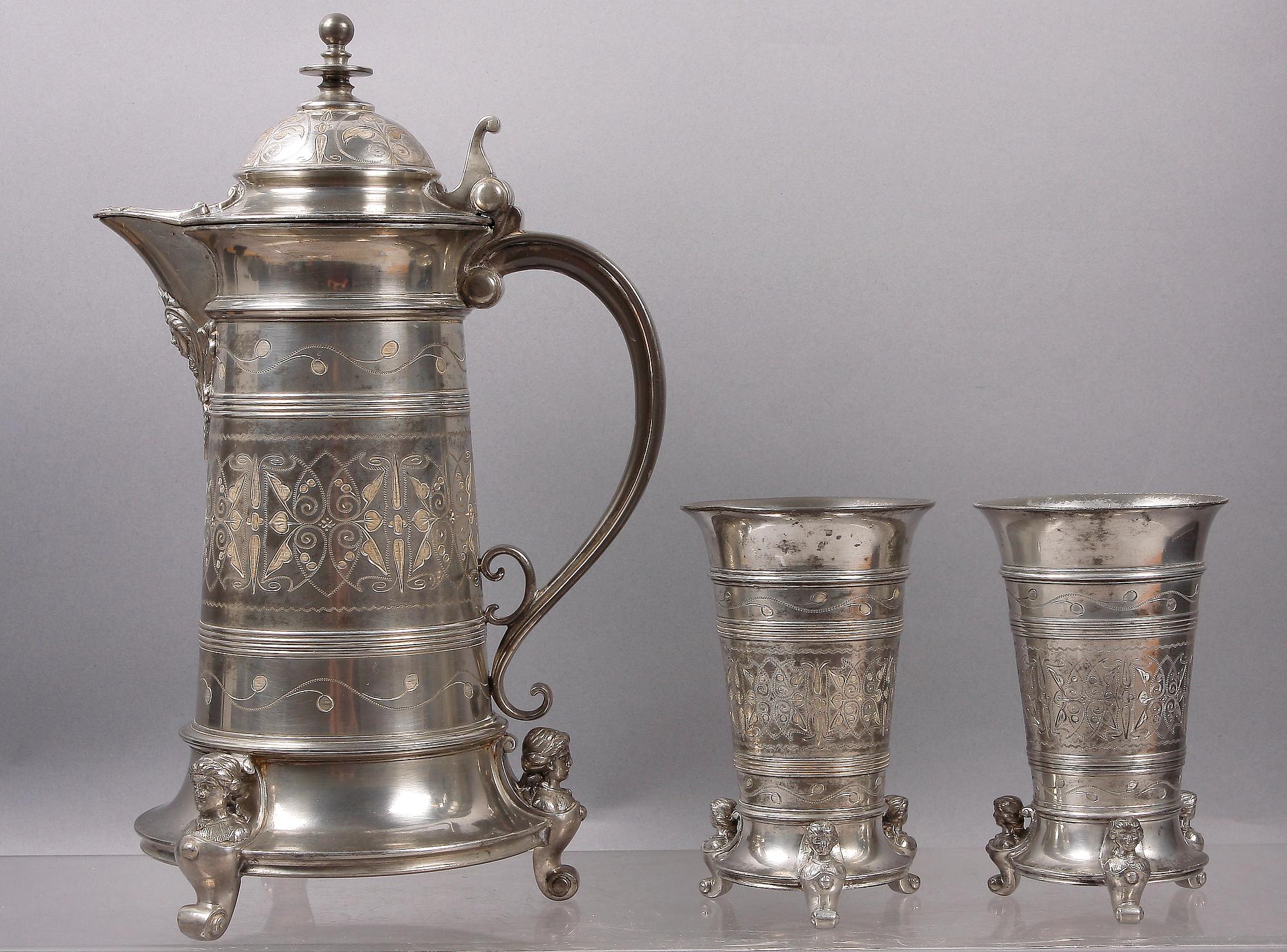 DRYCKESKANNA SAMT BÄGARE, 2 st, tenn, nyrenässans, Santessonska tenngjuteriet Stockholm, tidigt 1900-tal.