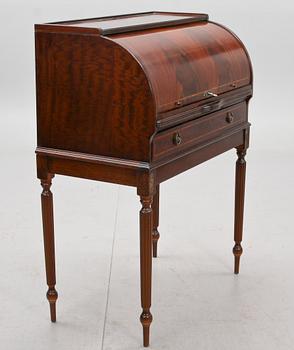 RULLKLAFFSEKRETÄR, gustaviansk stil, 1900-tal.