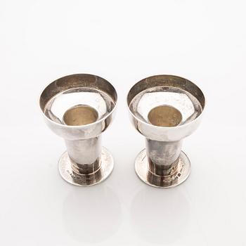 Elon Arenhill, ljusstakar, ett par, sterling silver, Malmö, 1974.