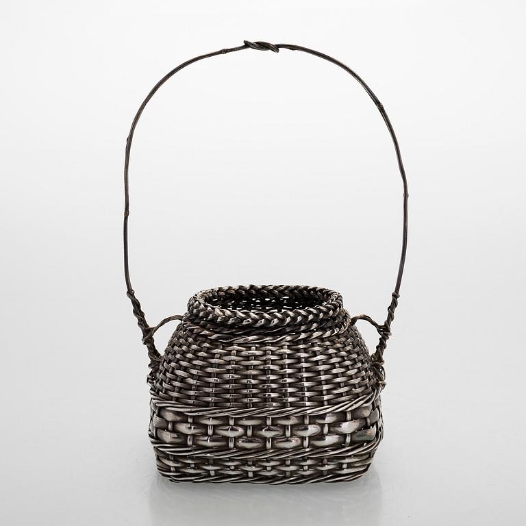 Ikebana-korg, silver med jungin-stämpel, Meiji (1868-1912), Japan.