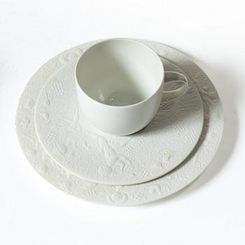 Björn Wiinblad, 19 pieces of a 'Die Zauberflöte' porcelain service, Rosenthal, Germany.