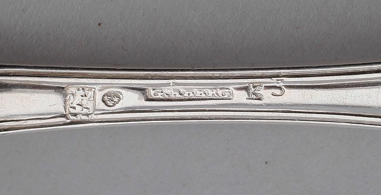 MATGAFFLAR, 6 st (5+1), silver, Olaus Hasselquist, Jönköping 1799 samt en Berg, 1816. Vikt ca 420 g.