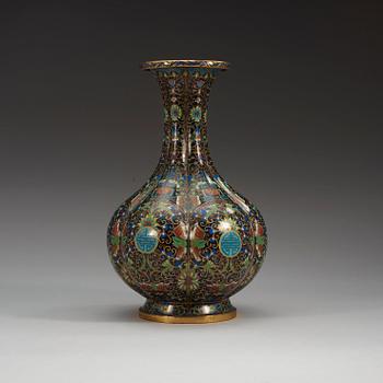 VAS, cloisonné. Sen Qing dynasti, 1800-tal.