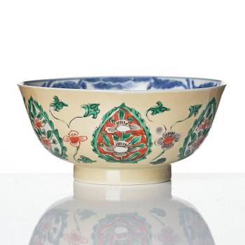 Skål samt fat, porslin. Qingdynastin, Kangxi (1662-1722).