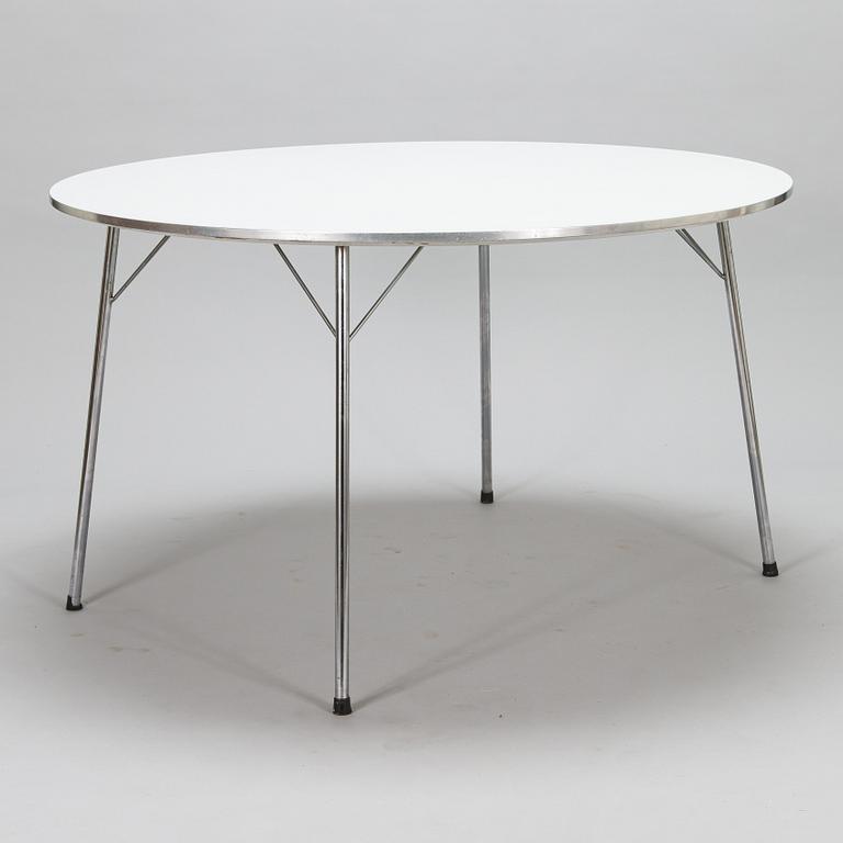 Arne Jacobsen, a 1970s '3600' diningtable for Fritz Hansen.
