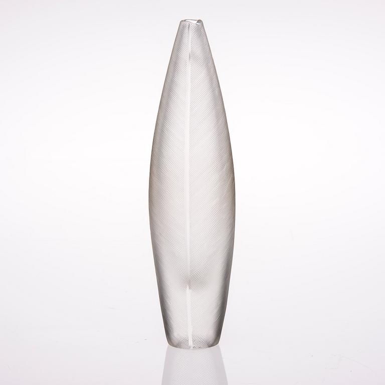 KONSTGLAS, 2 st, sign. Tapio Wirkkala 3122 respektive Iittala -55.