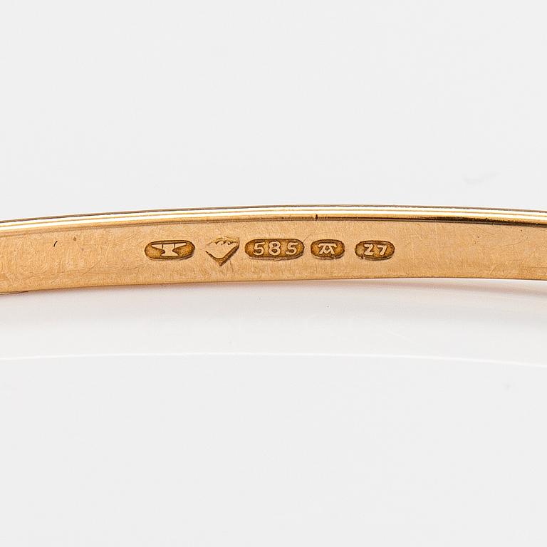 Elis Kauppi, A 14K gold bracelet with cultured pearls. Kupittaan kulta, Turku 1977.