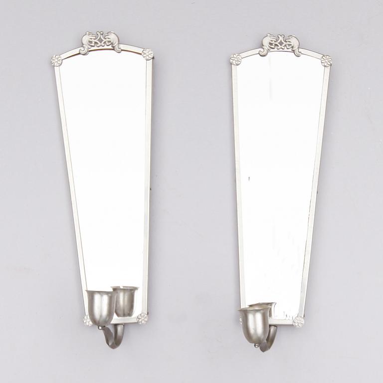 SPEGEL SAMT SPEGELLAMPETTER, 1 par, tenn, 1930-/40-tal.