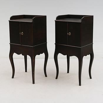SÄNGBORD, 1 par, rokokostil, för Nationalmuseum, 1900-talets andra hälft.