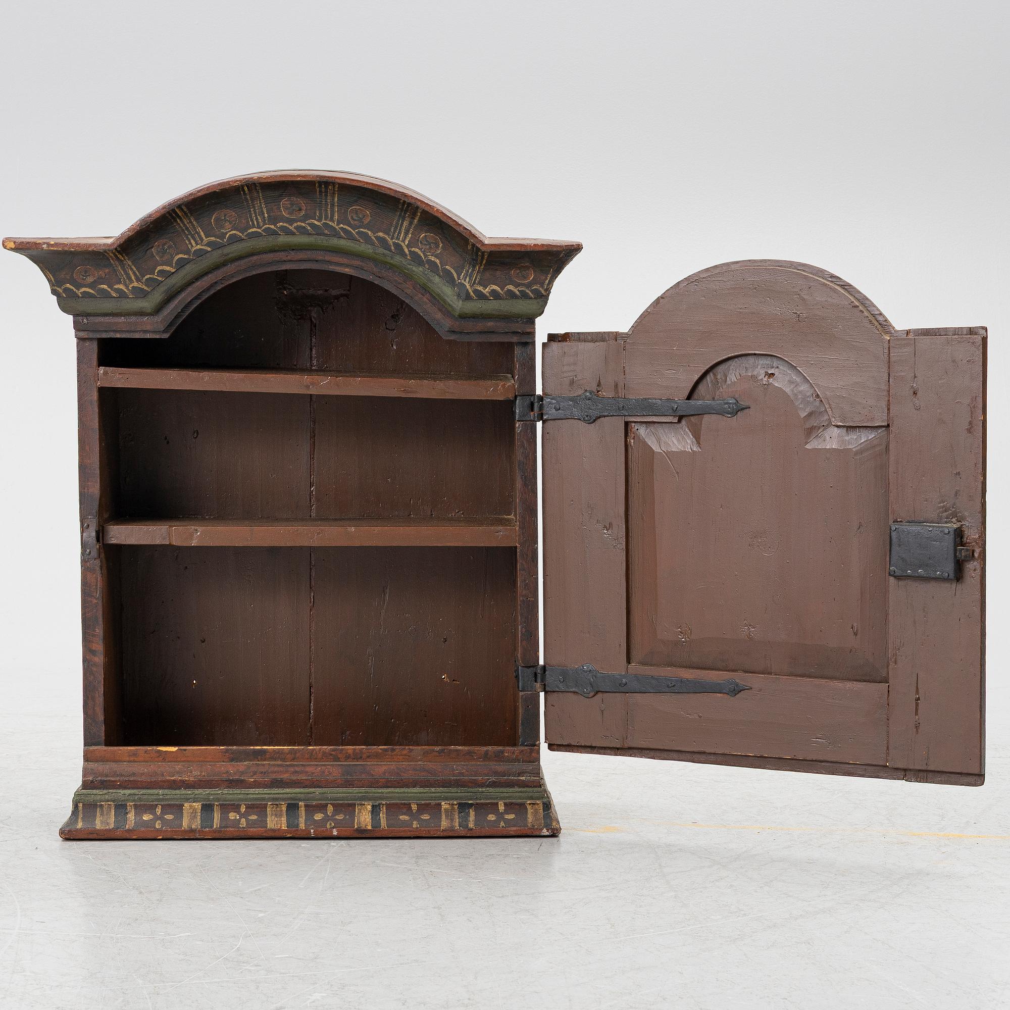 A hanging cabinet, 19th Century.