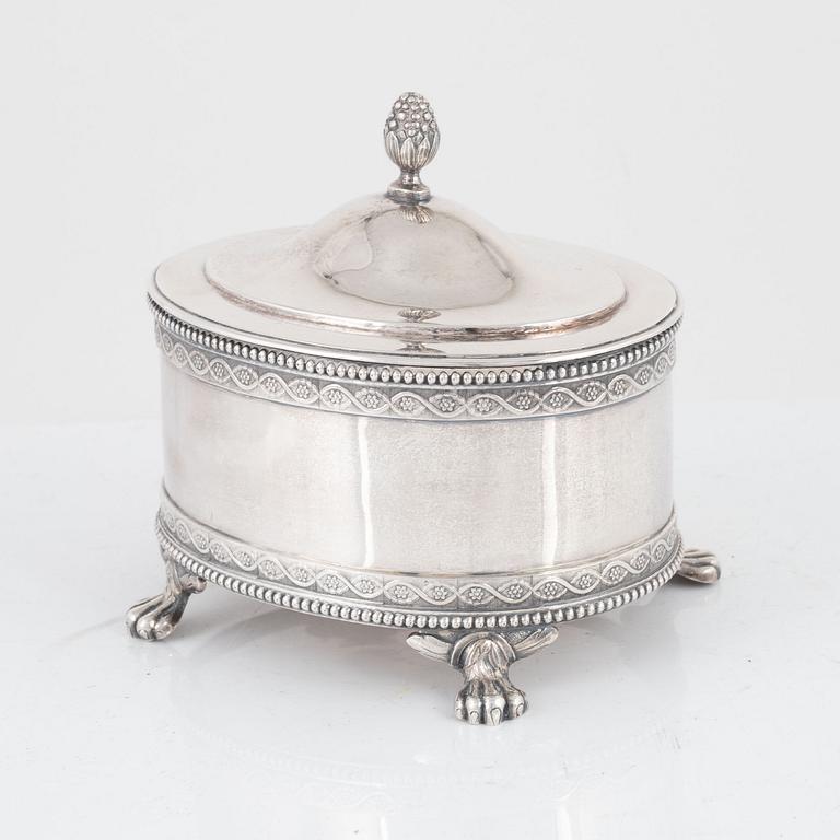 A Swedish silver sugar casket, mark of David Andersen & Co, Stockholm 1909.